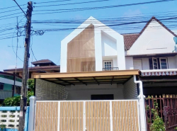 ขายบ้านดีบ้านสวยอ่างศิลาชลบุรี บ้านทาวน์เฮ้าส์​​ 2ชั้นหลังริม