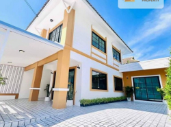 หมู่บ้านพฤกษา 19  บ้านแฝด 2 ชั้น  ตกแต่งใหม่ มีบริเวณข้างบ้านกว้าง