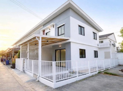  รีโนเวทใหม่เอี่ยมทั้งหลัง ดีไซน์โปร่งสบาย ได้พื้นที่ส่วนตัว