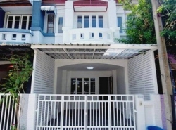 ขายบ้านทาวน์เฮ้าส์ 2 ชััน โครงการบุศรินทร์  พุทธมณฑลสาย4 รีโนเวททั้งหลัง  1.85 ลบ.
