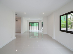 รถมือสอง อสังหาริมทรัพย์ บ้าน ปี 0 