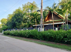 ที่ดินพร้อมสิ่งปลูกสร้าง 223 ตารางวา  ติดถนนในซอย   เมืองเก่า อุทยานประวัติศาสตร์สุโขทัย  ZN652 