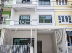 ให้เช่าทาวน์โฮม 3 ชั้น 200 ตรม. 4 ห้องนอน หมู่บ้านเกตุนุติเชมิเน่ ลาดพร้าว 87 ติด CDC เลียบด่วน รีโนเวทใหม่ พร้อมเข้าอยู่