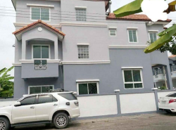 รร.สาธิตพัฒนา 2.2 กม ถูกที่สุดในโลก ทาวน์เฮาส์ 2 ชั้น หลังมุม 2-3นอน 2 น้ำ  29 ตรว. 220 ตรม ตลาดน้ำพระยาสุเรนทร์ 0.4 กม.