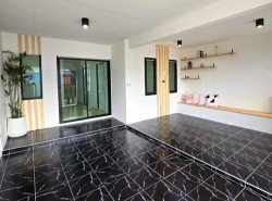 ม. พฤกษา3 ซ.94 บ้านพร้อมอยู่ บ้านรีโนเวทใหม่พร้อมอยู่แบบจัดเต็ม ตกแต่งหน้าเป็นแบบ มินิมอล เป็นที่นั่งสังสรรค์ นั่งชิว ๆ