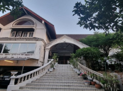 ขายบ้านเดี่ยวขนาดใหญ่ 242 ตร.วา ซอยบางแวก 9  ใกล้ The Circle ,รพ.พญาไท 3 **ขายขาดทุนเฉพาะที่ดินก็คุ้มแล้ว