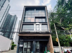 ขายอาคารสำนักงาน 4.5 ชั้น พัฒนาการ เนื้อที่ 33 ตร.ว. 2 คูหาตีทะลุ ใกล้แยกคลองตัน