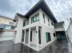 BH3314 ขายบ้านเดี่ยว 2 ชั้น พร้อมสวน สถานที่ดี ทำเลทอง ใกล้สนามบินดอนเมือง - ราคาพิเศษ