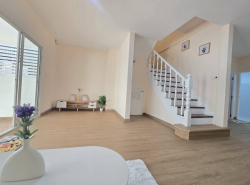 TOWNHOME ซื่อตรง รังสิตคลอง 3  1750000 บาท ใกล้ สวนสนุกดรีมเวิลด์ บรรยากาศดี รีโนเวทใหม่ทั้งหลัง, เฟอร์นิเจอร์ใหม่หมด, จอดรถในบ้านได้ 2 คัน