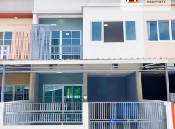หมู่บ้าน ทรัพย์ยังยืน บางปู มีพื้นที่หลังบ้านกว้างใหญ่ รีโนเวทใหม่