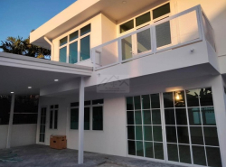 ขายด่วนบ้านเดี่ยว 2 ชั้น 69 ตร.ว. 4 ห้องนอน บ้านรีโนเวทใหม่ โชคชัย 4 ซอย 54 นาคนิวาส ถนนซอยกว้าง เดินทางสะดวก