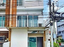 180ตรม ให้เช่าทาวน์เฮาส์ 3ชั้น หลังหัวมุม 22ตรว BTS แยก คปอ. 1.5กม. พหลโยธิน71-77 . หากินสะดวก 3นอน 4น้ำ จอดรถหลายคัน 2แอร์ เซียร์ รังสิต