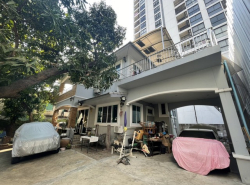 โอกาสทอง ! บ้านเดี่ยว 2 ชั้น พร้อมตึกแถว 6 คูหา ซอย วุฒากาศ 21
