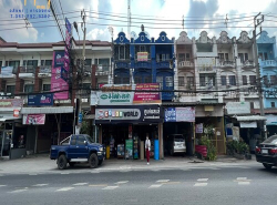 ขายตึก 2 คูหา 3.5 ชั้นครึ่ง ริมถนนบ้านกล้วย ไทรน้อย พื้นที่ใช้สอย 460 ตร.ม.