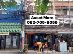 ให้เช่าอาคารพาณิชย์3ชั้นครึ่ง ทำเลดีย่านธุรกิรการค้า ห่างจากปากซอยสุขุมวิทเพียง80เมตร  ใกล้ BTS อโศก แขวงคลองเตย เขตคลองเตย