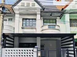 หมู่บ้าน ลภาวัน8 ซอย 12/1 หน้าบ้านไม่ติดใคร บ้านรีโนเวทใหม่พร้อมหิ้วกระเป๋าเข้าอยู่ได้เลย