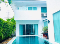 ให้เช่าบ้านเดี่ยว2ชั้น250ตรมพร้อมสระว่ายน้ำส่วนตัว4นอน5น้ำ1แม่บ้านตกแต่งสวยเฟอร์ครบเช่า150,000บาท
