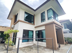 บ้านเดี่ยว หมู่บ้านสัมมากร นิมิตรใหม่ ขนาด 84 วา กว้างขวาง ร่มรื่น ใกล้โรงเรียนสารสาสน์