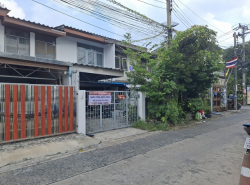 ทาวน์เฮาส์ 2 ชั้น หมู่บ้านแสนสุข ซอยสุขุมวิท 103 อุดมสุข 26 แยก 2 บางนาเหนือ เขตบางนา กรุงเทพมหานคร