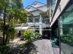 บ้าน ขายบ้านเดี่ยวหรู 2 ชั้น (3 หลัง) ถ.พัฒนาการ 136.9 ตร.ว. 5 น 5 น้ำ 4 จอดรถ (ห่าง ซ.ทองหล่อ 10 นาที), ราคา 54 ล้านบาท พท. 137 ตร.ว. 5BEDROOM ใกล้กับ ซอยทองหล่อ 5.5 กม. หรือสนามบินสุวรรณภูมิ 15 กม. โครต-ถูก