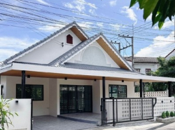 บ้านชั้นเดียว สไตล์มินิมอล ตกแต่งสวย แปลงมุม โซนแม่เหียะ