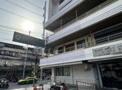 BS1394ให้เช่าอาคาร 5 ชั้น แบ่งเช่าได้ย่านเอกมัย ใกล้บิกซีเอกมัย เหมาะทำเป็นออฟฟิศ คลินิก โชว์รูม