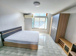 MRTลาดพร้าว 1.5 กม เมเจอร์รัชโยธิน ถูกที่สุดในโลก เฟอร์บิ้วอินครบ ถ.รัชดาภิเษก30-34 4นอน 4แอร์ ทาวน์โฮม 3ชั้น  25ตร.วา. 265ตร.ม. 