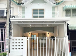 ม. พฤกษา30/1 ซอย14 บ้านพร้อมอยู่รีโนเวทใหม่ ทำสีใหม่ภายในภายนอก ต่อเติมเทอเรสหน้าบ้านชั้นสองสวย ๆ