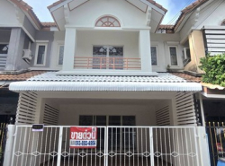 Townhouse ซื่อตรง รังสิตคลอง 3 ไม่ไกลจาก สวนสนุกดรีมเวิลด์ 1750000 B. 3Bedroom2น้ำ ขนาด = 19 ตารางวา ราคาดี
