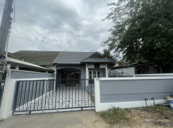บ้านพักอาศัยแฝดตึกชั้นเดียว  บ้านพัทยากรีนวิลล์ Pattaya green vill เมืองพัทยา อำเภอบางละมุง ชลบุรี