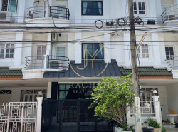 ขายด่วน ทาวน์โฮม 3 ชั้น หมู่บ้านรื่นฤดี รามคำแหง180 เนื้อที่ 18.2 ตร.ว