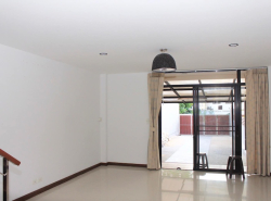 BH3330 โฮมออฟฟิศให้เช่าสไตล์โมเดิร์น 3 ชั้น ทำเลใจกลางเมือง ใกล้ BTS อารีย์ ที่จอดรถได้ 5-6 คัน 