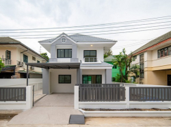 ดิเอมเมอรัล การ์เด้น1  บ้านมือสองตกแต่งใหม่  สะดวกทุกการเดิน ทาง