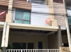 ให้เช่าทาวโฮม ในหมู่บ้านโมทาวน์3 ชั้น  ตรงข้าม เซ็นทรัลแจ้งวัฒนะ ซ.แจ้งวัฒนะปากเกร็ด19 หมู่บ้านโมทาวน์
