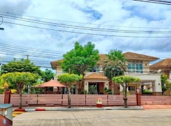 ใหญ่มาก หลังมุม 170ตรว. ท่าอิฐ MRT บางรักใหญ่ 1.5กม. ให้เช่าคฤหาสน์ บ้านเดี่ยวหรู 2 ชั้น 250ตรม. รัตนาธิเบศร์  4นอน 5น้ำ 3จอดรถ ถนนกว้างมาก 
