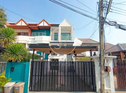 ขายด่วน ทาวน์โฮม 3 ชั้น รีโนเวทใหม่ หมู่บ้านแสงอรุณนิเวศน์ 3