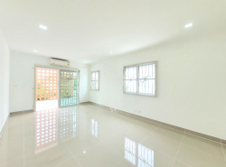 บ้านเดี่ยว 2 ชั้น รีโนเวทใหม่ทั้งหลัง ถนนหน้าบ้านกว้าง พฤกษาวิลเลจ 29 คลอง 3 คลองหลวง บ้านพร้อมอยู่ ทักไลน์เพื่อรับราคาพิเศษ