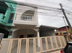 โซนวัดเกต ขาย 3.89 ล้าน 35 ตรว. ทาวน์โฮม 2 ชั้น #อำเภอเมือง #รีโนเวทใหม่ พร้อมเข้าอยู่ ซื้ออยู่เองหรือปล่อยเช่าได้