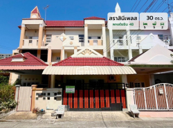 ขายทาวน์โฮม 3 ชั้น หมู่บ้าน สราสินี เพลส พหลโยธิน 48 ใกล้รถไฟฟ้าสายสีเขียว เนื้อที่ 30 ตร.ว. ขายเพียง 4,990,000 ล้านบาท