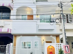 หมู่บ้าน บัวทองธานี พาร์ค ติดถนนกาญจนาภิเษก พร้อมอยู่ รีโนเวทใหม่ จัดโปรราคาพิเศษ