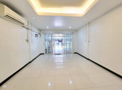 townhouse ขายทาวน์เฮ้าส์ ถนนประชาราษฎร์ สาย 1 ซอย 10 (ซ.อาทรอุปถัมภ์) แขวงบางซื่อ เขตบางซื่อ กรุงเทพ  3600000 B. ใกล้กับ - ราคาทรัพย์ถูก