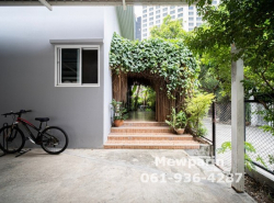 428930 ขายบ้านเดี่ยวพร้อมที่ดิน ขนาด 100 ตร.วา ห่างจาก BTS อโศก 800 เมตร