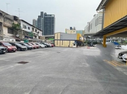 ให้เช่าอาคารสำนักงาน 2ชั้น  ถนนพหลโยธิน ติดรถไฟฟ้าสายสีเหลืองสถานี-รัชโยธิน พร้อมที่ว่าง 1468ตารางเมตร จอดรถได้ 200คัน