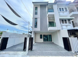 MT82 Sale ขาย ทาวน์โฮม หลังมุม บ้านรีโนเวทใหม่ ถนนสุขุมวิท101 ซอยปุณวิถี45 ใกล้ BTSปุณวิถี