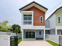 โซนแม่ริม ขาย 3.3 ล้าน 40 ตรว. #บ้านแฝดสร้างใหม่ 2 ชั้น เหมืองแก้ว มี 2 หลัง ใช้วัสุอย่างดี มีคุณภาพ หน้าบ้าน วิวทุ่งนา