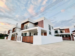  ปล่อยเช่าบ้านใหม่ 2 ชั้น พร้อมเฟอร์ฯ โซนอำเภอเมืองใกล้สนามบิน, ใกล้เซนทรัลแอร์พอต , ใกล้โรงเรียนนานาชาติABA , ใกล้ห้าง , ใกล้ตลาดสด ,นิมมาน