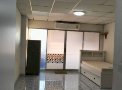 ขายด่วน คอนโด กรีนเพลส รอยัล พาร์ค ทำเลหน้าโรงเรียน ขนาด 31 ตรม.ชั้น 4