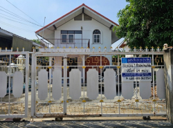 ขายด่วนบ้านเดี่ยว 2 ชั้น พร้อมที่ดิน  เนื้อที่ 64 ตร.ว. การเดินทางสะดวกใกล้สถานีรถไฟฟ้า MRT บางไผ่ และ BTS บางหว้า ภาษีเจริญ กรุงเทพฯ
