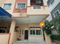 ให้เช่า ทาวน์โฮม3ชั้น   35ตรว. ถนน เกษตร นวมินทร์ ซอยแจ่มจันทร์ 