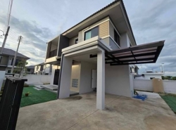 โซนสันกำแพง ให้เช่า/ขาย บ้านเดี่ยว 2 ชั้น มี 2 หลัง สไตล์โมเดิร์น บ้านหลังใหญ่ เนื้อที่กว้างขวาง ใกล้ตลาดศรีอรุณ